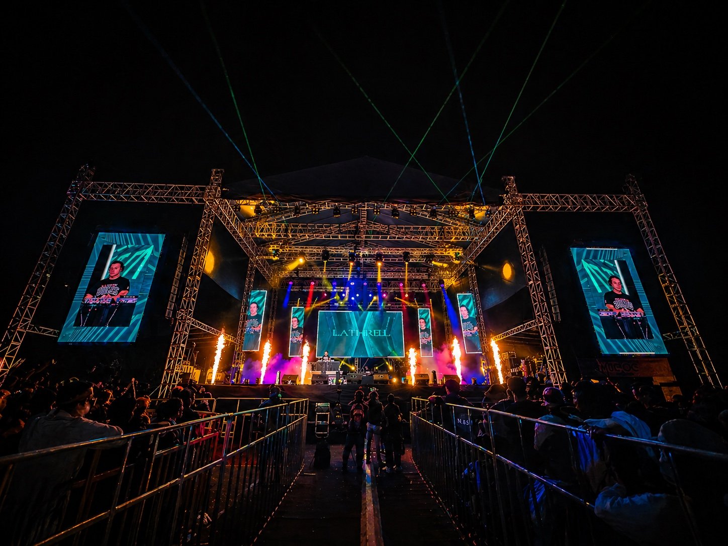 Juan Pablo Lathrell - DJ ecuatoriano